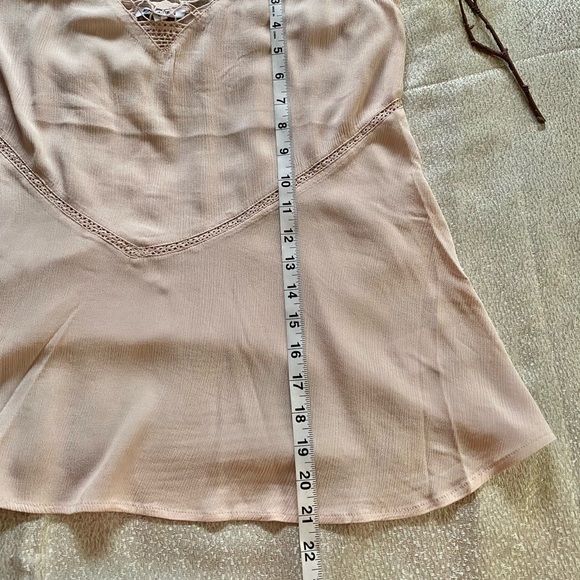 EXPRESS Lace High Neck Cami - Picture 5 of 10